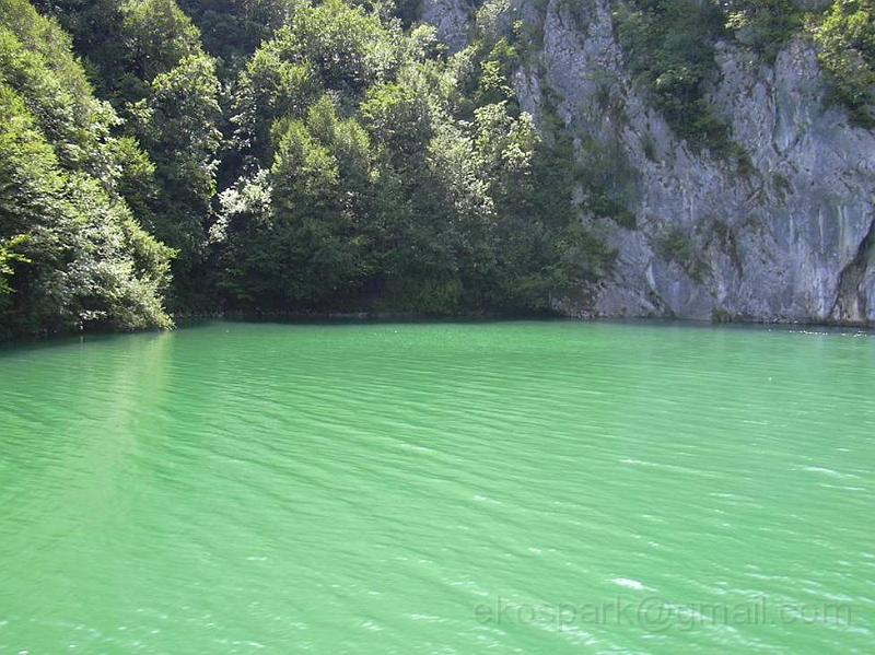 image026.jpg - Green lagoon, Lake Perucac